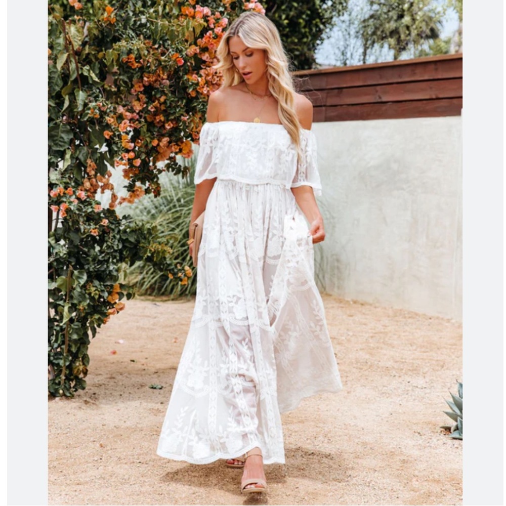 NWT Cream Lace Off Shoulder Gown Medium